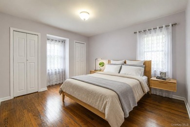 Welcome to this spacious 3-bedroom, 1-bath lower-level corner - photo 15
