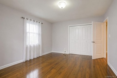 Welcome to this spacious 3-bedroom, 1-bath lower-level corner - photo 16