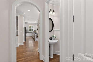 Beautiful custom home on premium golf course lot in popular - photo 19
