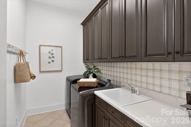 Beautiful custom home on premium golf course lot in popular - photo 20