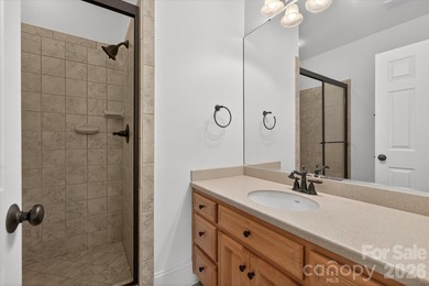 Beautiful custom home on premium golf course lot in popular - photo 31