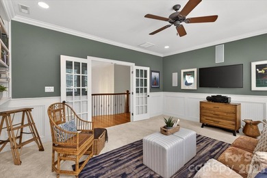 Beautiful custom home on premium golf course lot in popular - photo 33