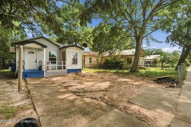 Discover a charming investment gem in the heart of East Biloxi! - photo 2