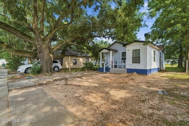 Discover a charming investment gem in the heart of East Biloxi! - photo 4