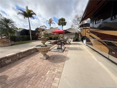 Enjoy privacy and convenience on this oversized 2,681 sq ft RV - photo 2