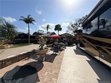 Enjoy privacy and convenience on this oversized 2,681 sq ft RV - photo 5