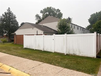 Welcome to this charming one-bedroom entry level Townhouse - photo 5