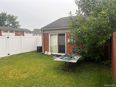 Welcome to this charming one-bedroom entry level Townhouse - photo 8