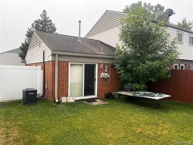 Welcome to this charming one-bedroom entry level Townhouse - photo 9