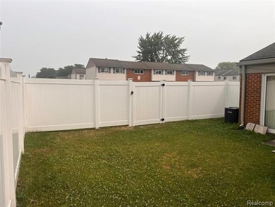 Welcome to this charming one-bedroom entry level Townhouse - photo 10