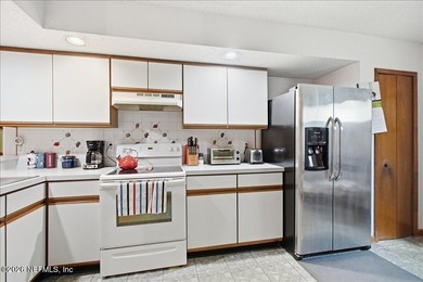 Welcome home to this well-maintained, single-story home offering - photo 7