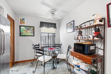 Welcome home to this well-maintained, single-story home offering - photo 8