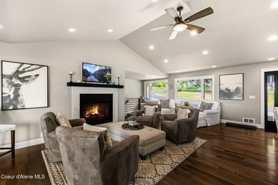Nestled in the scenic hills of Hope, Idaho, this beautifully - photo 16