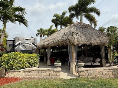 Welcome to paradise, where stunning views and comfort come - photo 8