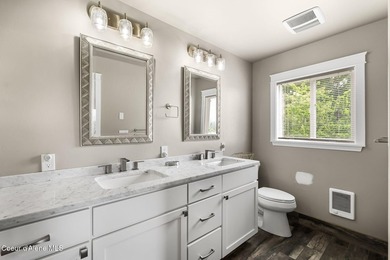 Nestled in the scenic hills of Hope, Idaho, this beautifully - photo 25