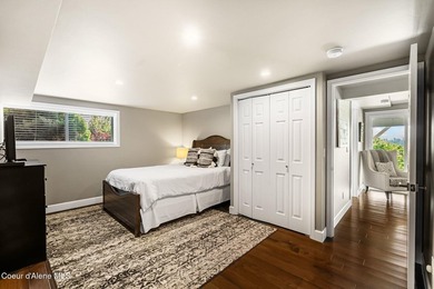 Nestled in the scenic hills of Hope, Idaho, this beautifully - photo 39