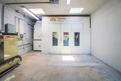 High-End Auto Body Shop & Prime Real Estate - For Sale in - photo 3