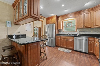 Move in ready, meticulously kept home located just minutes from - photo 8