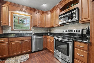 Move in ready, meticulously kept home located just minutes from - photo 9