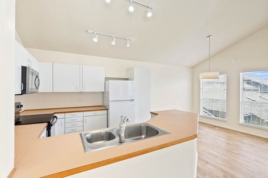 Experience carefree coastal living at Oak Bay Club Condominiums - photo 12