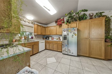 2 bedroom 2 bathroom with partially converted garage to 3rd - photo 18