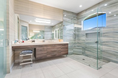 Beautifully reimagined and fully updated single story estate in - photo 28