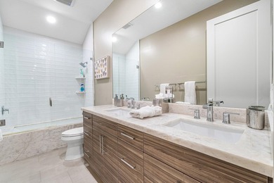 Beautifully reimagined and fully updated single story estate in - photo 29