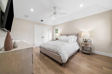 Beautifully reimagined and fully updated single story estate in - photo 30