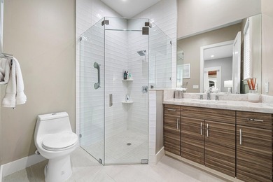 Beautifully reimagined and fully updated single story estate in - photo 34