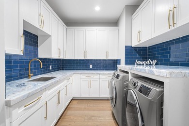 Beautifully reimagined and fully updated single story estate in - photo 40