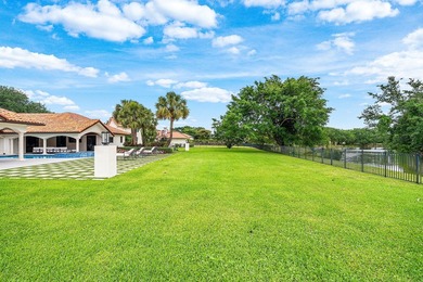 Beautifully reimagined and fully updated single story estate in - photo 46