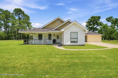 Bring your vision and transform this 3BR/2BA farmhouse-style - photo 1
