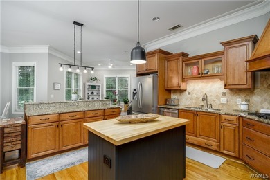 Stunning home located on the golf course in the highly desirable - photo 11