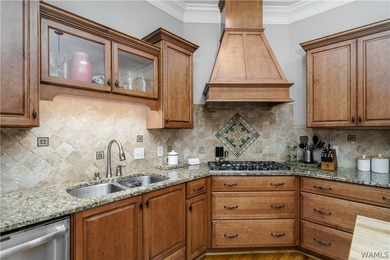Stunning home located on the golf course in the highly desirable - photo 12