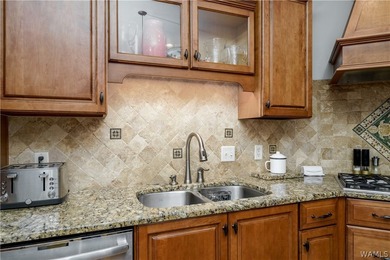 Stunning home located on the golf course in the highly desirable - photo 13