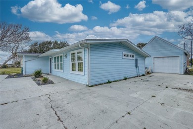 Beautiful coastal cottage, completely remodeled, new 40yrroof,AC - photo 4