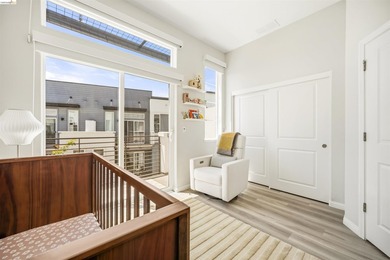 In the heart of Alameda's West End, where the SF skyline & - photo 15