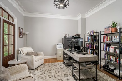 Stunning home located on the golf course in the highly desirable - photo 24