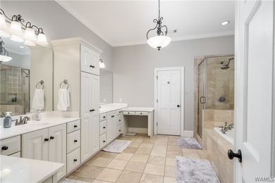 Stunning home located on the golf course in the highly desirable - photo 30