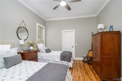 Stunning home located on the golf course in the highly desirable - photo 35