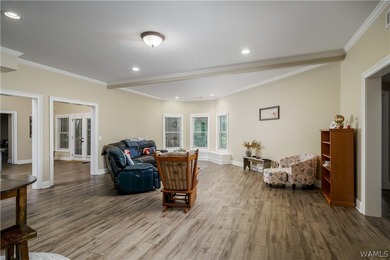 Stunning home located on the golf course in the highly desirable - photo 36