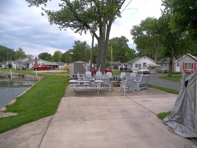 Immediate possession available with this year around 2 bedroom - photo 38