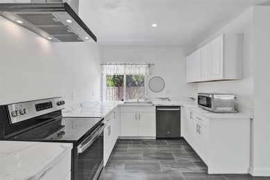 Bright, newly renovated 2-bed, 1-bath home plus versatile den in - photo 4