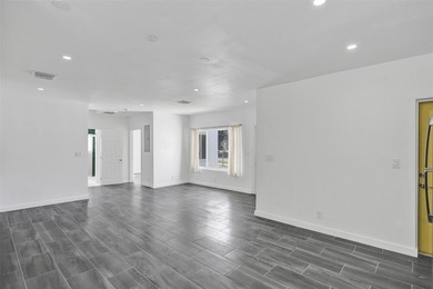 Bright, newly renovated 2-bed, 1-bath home plus versatile den in - photo 9