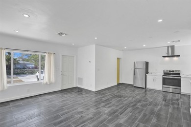 Bright, newly renovated 2-bed, 1-bath home plus versatile den in - photo 10