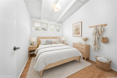 Set directly on the sand at world-famous Sunset Beach, this - photo 13