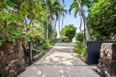 Set directly on the sand at world-famous Sunset Beach, this - photo 23