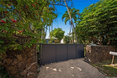 Set directly on the sand at world-famous Sunset Beach, this - photo 24
