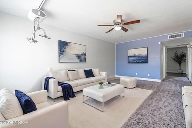 Beautifully maintained 2 bedroom, 2 bathroom home thoughtfully - photo 2