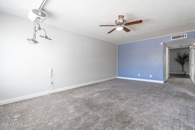 Beautifully maintained 2 bedroom, 2 bathroom home thoughtfully - photo 3